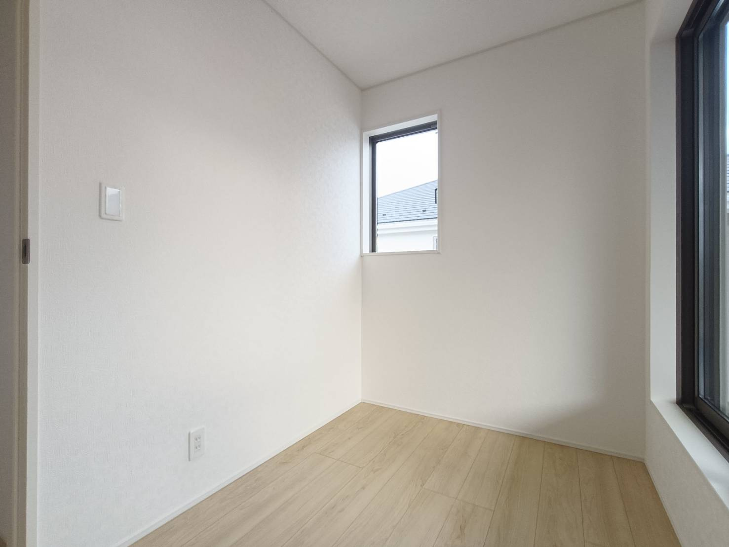 三郷市　彦糸1丁目　新築戸建　全7棟の洋室|明るい洋室です