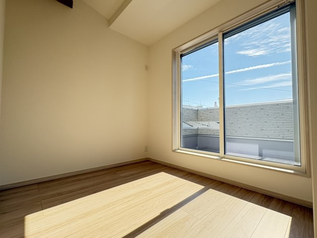 大石東2丁目新築戸建ての洋室