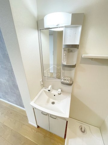 練馬区中村２丁目のアパートの独立洗面台