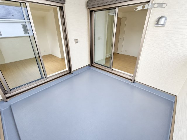 三郷市　彦糸1丁目　新築戸建　全7棟のバルコニー|開放的で明るい空間を演出してくれるバルコニーです