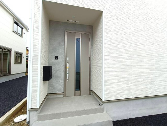 三郷市　彦糸1丁目　新築戸建　全7棟の玄関|ゆったりとした玄関です