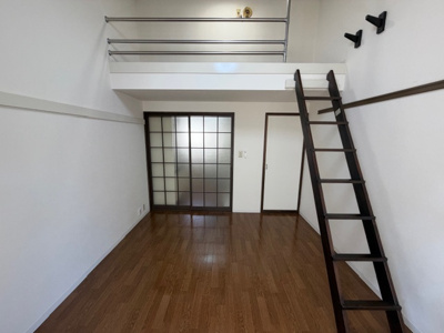 【居間・リビング】 | レーベンハウゼ | 7帖のきれいな洋室。