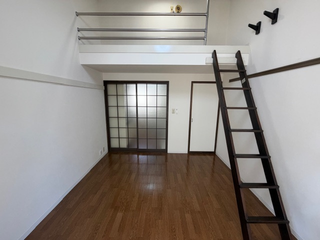 【居間・リビング】 | レーベンハウゼ | 7帖のきれいな洋室。
