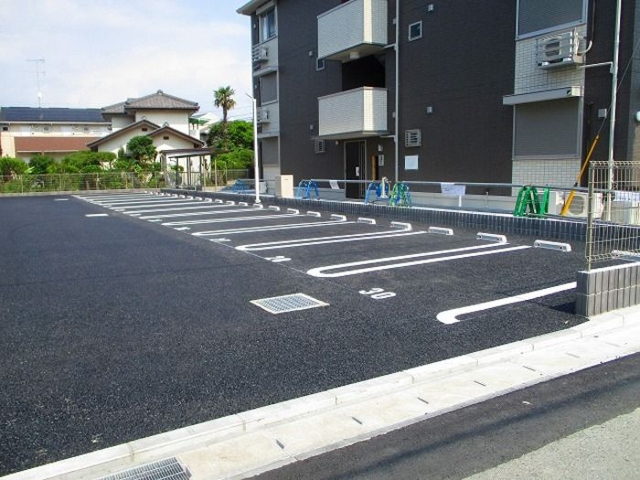 トモハルツの駐車場