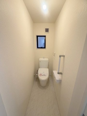 三郷市栄1丁目　新築戸建　全1棟のトイレ|同施工会社の参考写真になります。