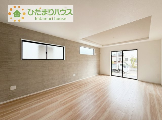 【居間・リビング】 | 龍ケ崎市松ケ丘5期　新築戸建　1号棟 | 南向きのリビングではぽかぽかの日差しが感じられます☆彡
