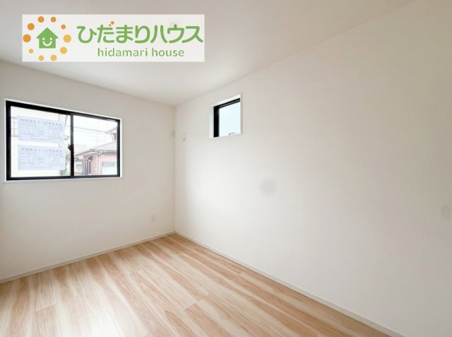 【洋室】 | 龍ケ崎市松ケ丘5期　新築戸建　1号棟 | 窓が多く、明るい空間を演出してくれます(*^^*)