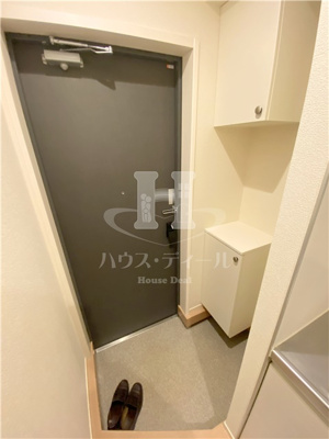 【玄関】 | グリーン・フロッグ・ガーデン タナカ | 収納もある玄関です