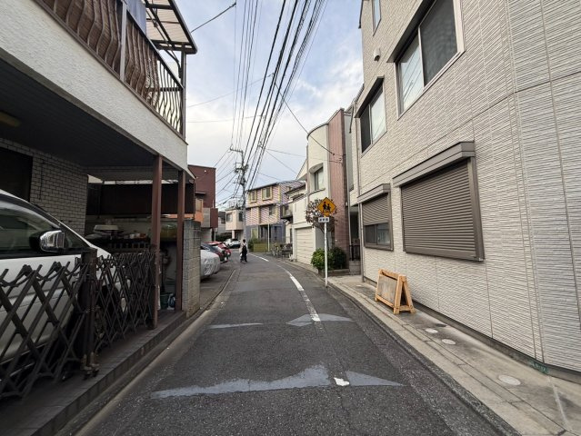 目黒区中目黒4丁目　中古戸建の前面道路含む現地写真|現地写真

現地ご見学希望・資料請求などお気軽にお問い合わせ下さい！
03-5990-5201