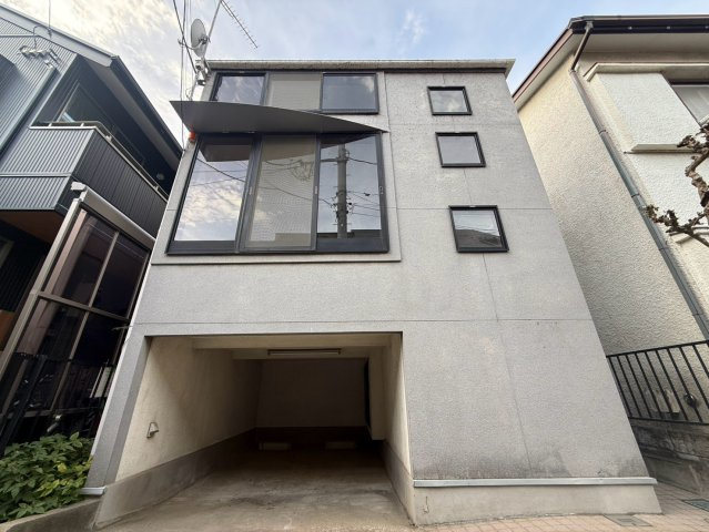 目黒区中目黒4丁目　中古戸建の外観|現地写真

現地ご見学希望・資料請求などお気軽にお問い合わせ下さい！
03-5990-5201
