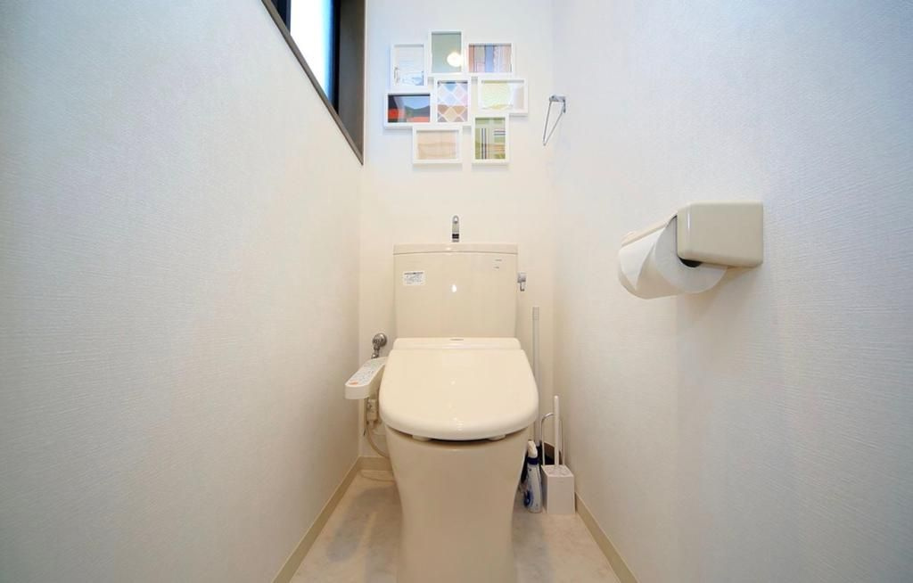 目黒区中目黒4丁目　中古戸建のトイレ|現地写真

現地ご見学希望・資料請求などお気軽にお問い合わせ下さい！
03-5990-5201