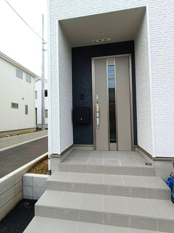 三郷市　彦糸1丁目　新築戸建　全7棟の玄関|きれいな玄関です