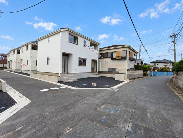 三郷市　彦糸1丁目　新築戸建　全7棟の前面道路含む現地写真|前面道路含む現地写真です