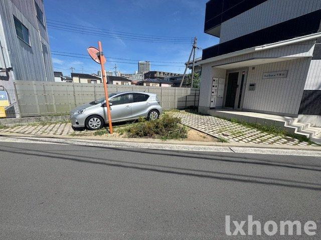 ラルーチェ千里丘の駐車場