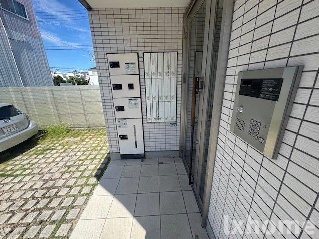 ラルーチェ千里丘のエントランス