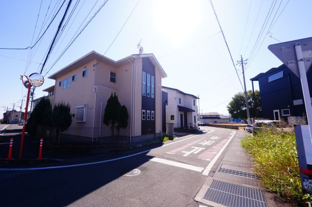 高崎市下之城町　中古一戸建ての前面道路含む現地写真|現地写真　北西角地♪