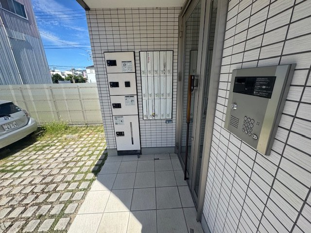 ラルーチェ千里丘のエントランス