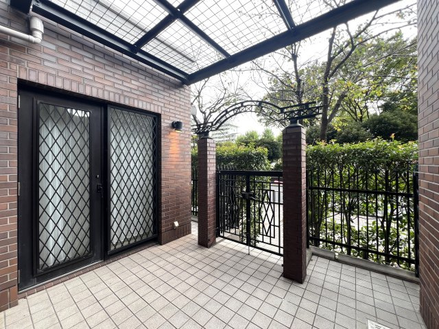 駅が近い・イオンが近い・小学校も近い・役所も近い・管理体制◎・リフォーム済・ペット飼育可◎これ以上言わなくてももうわかりますよね？ネガティブポイントがないってこと！な『パークシティ横濱Ａ棟』リフォームのその他|テラスです