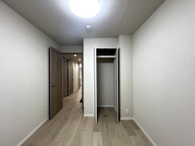 駅が近い・イオンが近い・小学校も近い・役所も近い・管理体制◎・リフォーム済・ペット飼育可◎これ以上言わなくてももうわかりますよね？ネガティブポイントがないってこと！な『パークシティ横濱Ａ棟』リフォームの洋室|スタンダードな洋室です