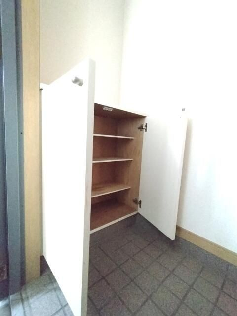 せせらぎパークサイドの玄関|明るい玄関です