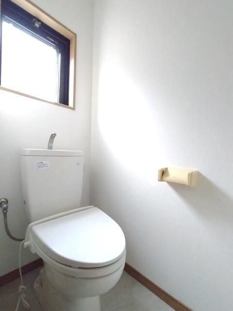 せせらぎパークサイドのトイレ|落ち着いた色調のトイレです
