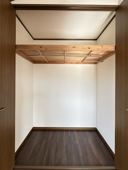 【収納】 | ピアヒルズ | 洋室6帖それぞれのお部屋にはクローゼットがあります♪大切なお洋服もしわにならないようにハンガーがけができます☆