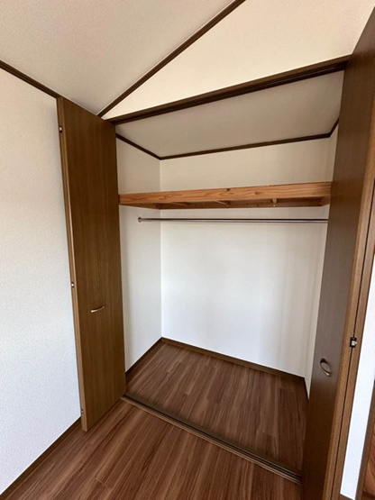 【収納】 | ピアヒルズ | ※参考写真※洋室6帖のお部屋にあるクローゼットです☆大切なお洋服もしわにならないようにハンガーがけができます☆