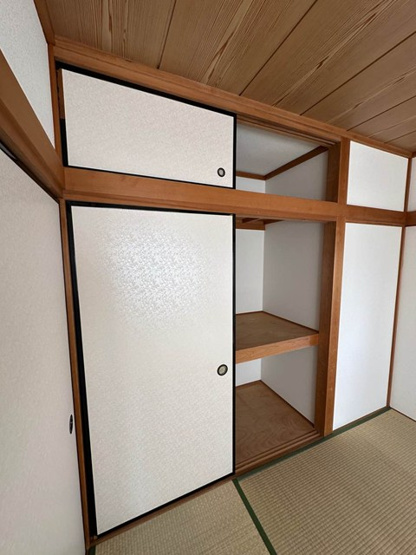 【収納】 | ピアヒルズ | ※参考写真※和室6帖のお部屋にある天袋付き押入れです☆押入れは寝具など、かさ張りやすいものの収納にぴったり☆お部屋すっきり片付きます♪
