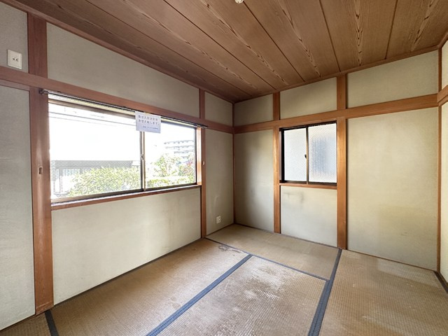 【和室】 | ピアヒルズ | 和室6帖☆二面採光の落ち着くお部屋です！和室は冬場はコタツでほっこり♪夏は意外と涼しくて使い勝手がいいんですよ♪