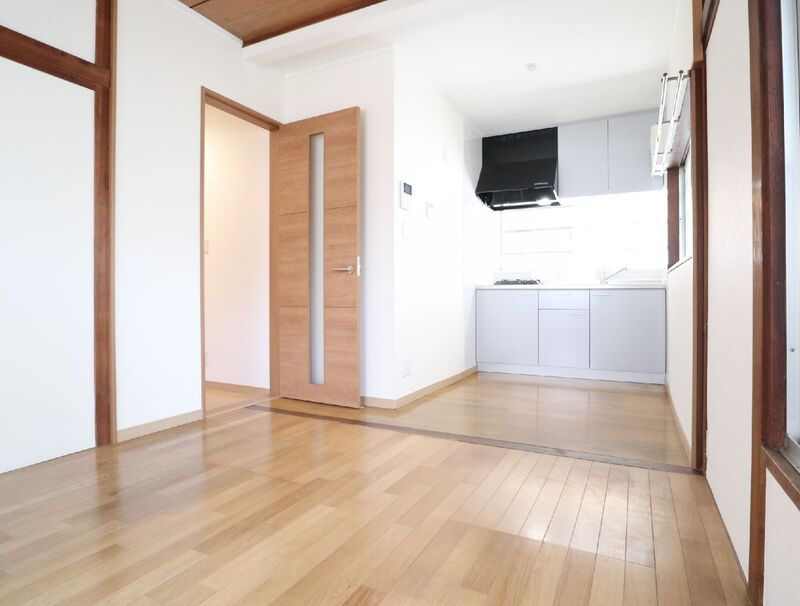 府中市住吉町１丁目戸建の居間・リビング