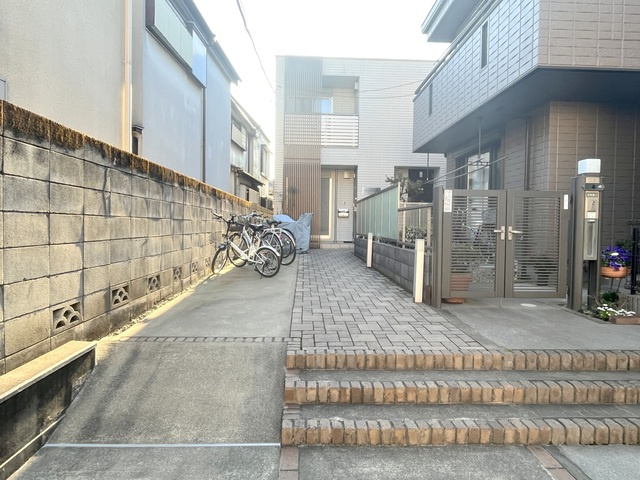 メゾン　フォレのロビー|★自転車スロープもあります★