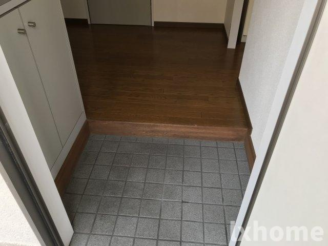 南茨木駅前ビルの玄関