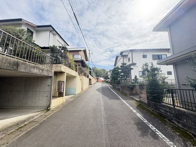 売土地　三島市芙蓉台３丁目の周辺|圧迫感が少なく、開放的な街並みが広がっています。