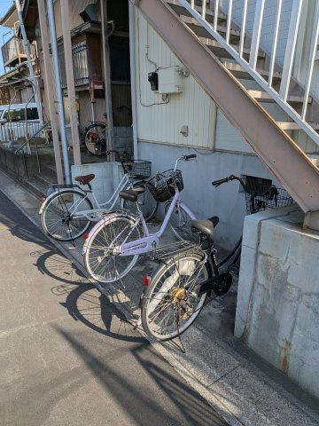 【その他共用部分】 | フォレスト日の出 | 自転車置き場です