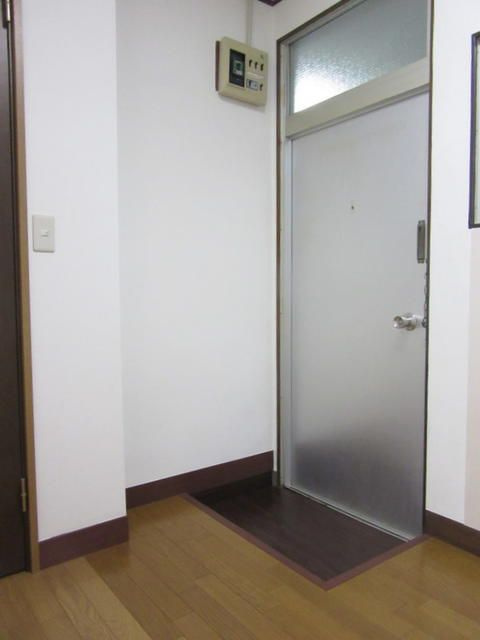 角重マンションの玄関