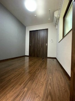 【寝室】 | YAYOISOU | エアコン完備。
