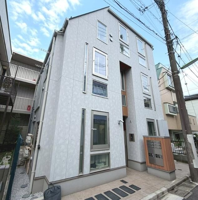 ヒューゲルハイム三軒茶屋の外観|落ち着いた雰囲気の外観です