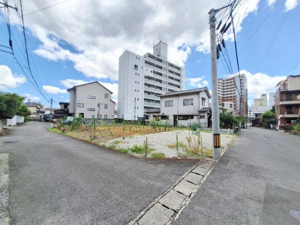 千代町3丁目1期1号棟の前面道路含む現地写真|前面道路含む現地(2026年8月撮影)