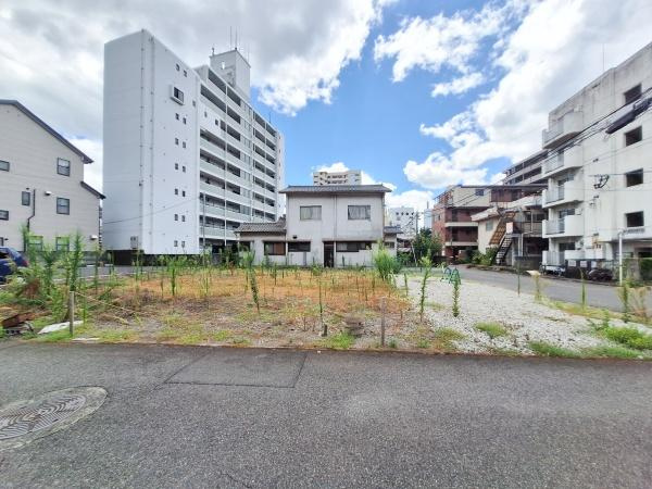 千代町3丁目1期1号棟の前面道路含む現地写真|前面道路含む現地(2026年8月撮影)