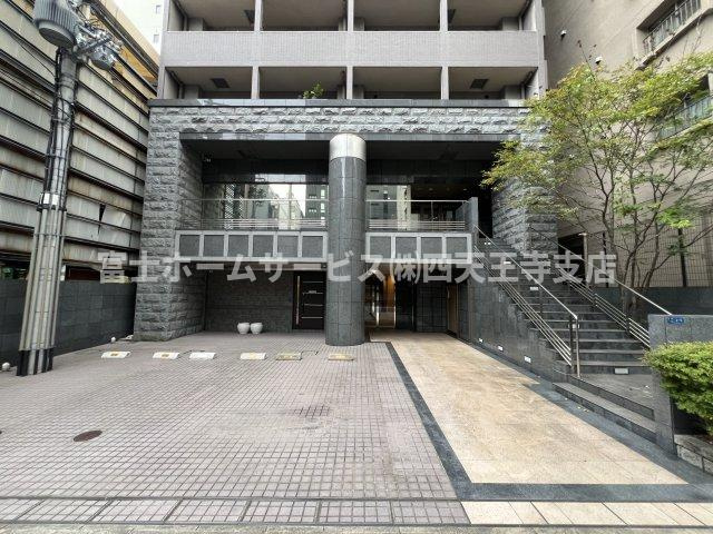 大阪市中央区石町１丁目の店舗事務所のエントランス