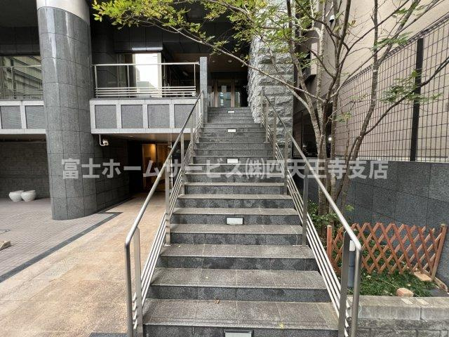 大阪市中央区石町１丁目の店舗事務所のエントランス