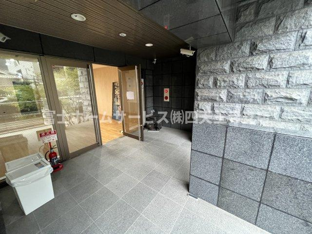 大阪市中央区石町１丁目の店舗事務所のロビー