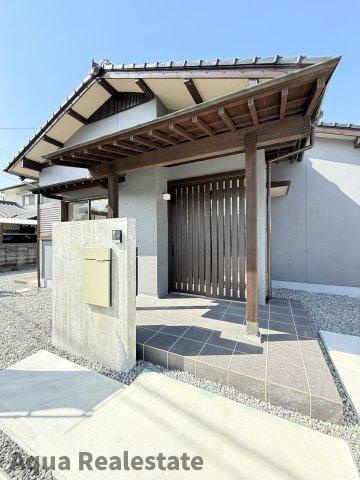 観音寺市粟井町　リノベ物件の玄関|シンプルで使いやすい玄関です