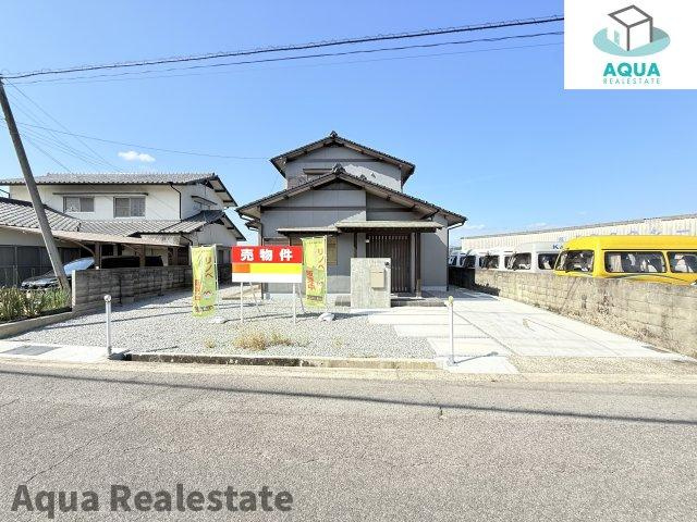 観音寺市粟井町　リノベ物件の駐車場|カースペースがあります