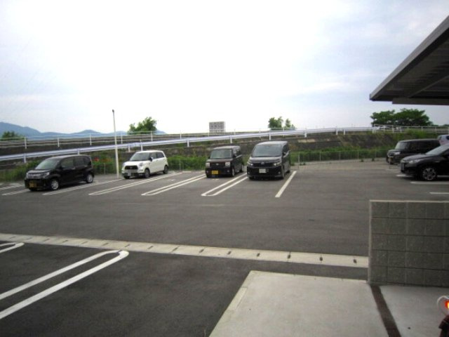 ルガルボニート西熊本の駐車場