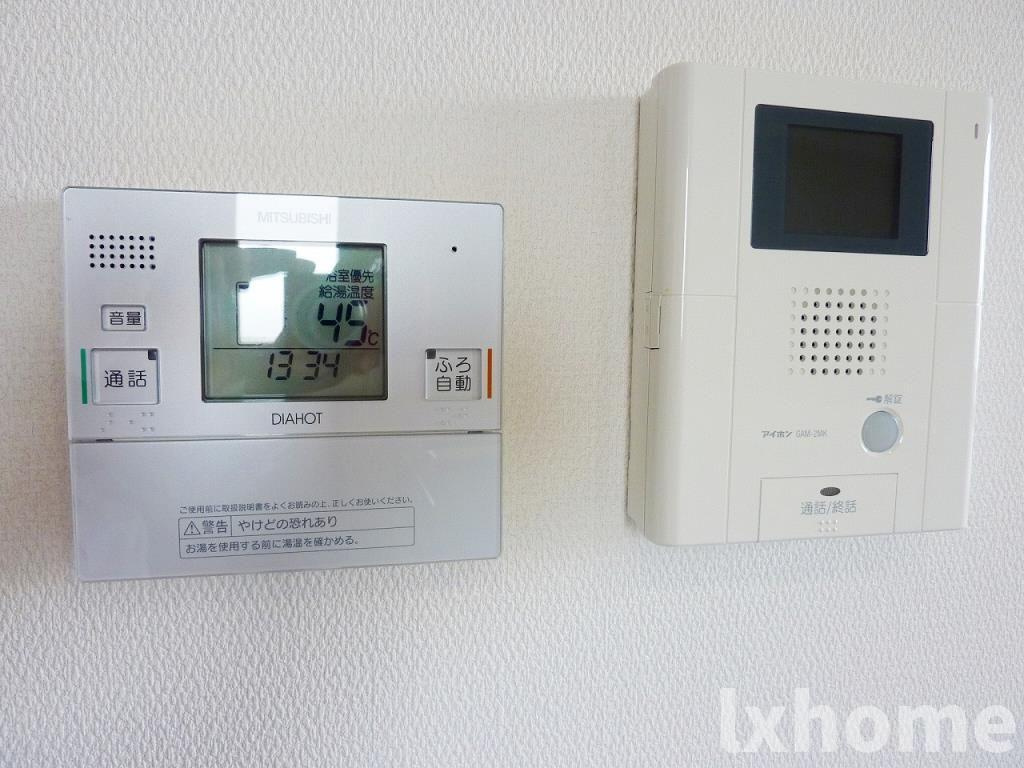 ノーヴァ千里丘のセキュリティ|収納もある玄関です