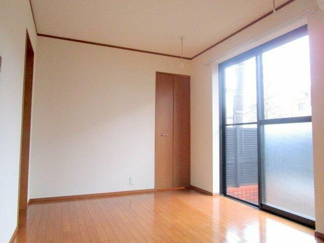 メゾン下北沢の居間・リビング|ゆったりとした居間です
