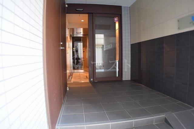 パークヒルズ北堀江ラモーダのエントランス
