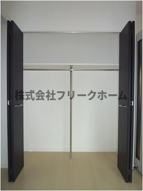 三鷹市下連雀３丁目の賃貸マンションの収納