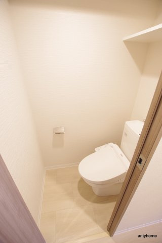 アヴェニール北浜 仲介手数料無料のトイレ